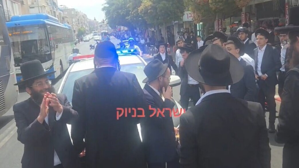 מהומות בבני ברק: חרדים תקפו שוטרים בתהלוכת שחרור למען עריק