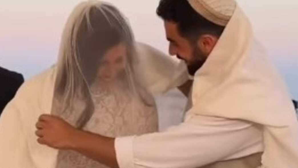 הדוגמנית יולי זיו נישאה לבן זוגה הדוגמנית יולי זיו נישאה לבן זוגה