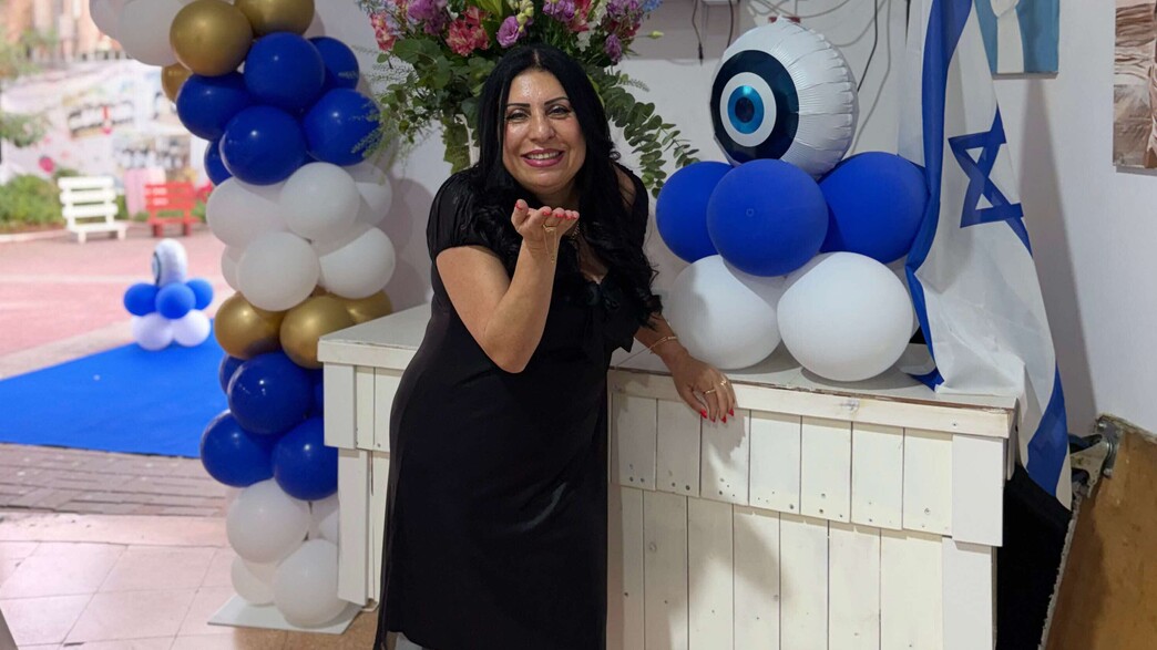 המנהלת שנעשתה לכוכבת רשת: 