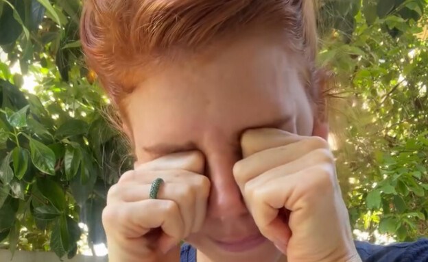 מאיה ורטהיימר בדמעות