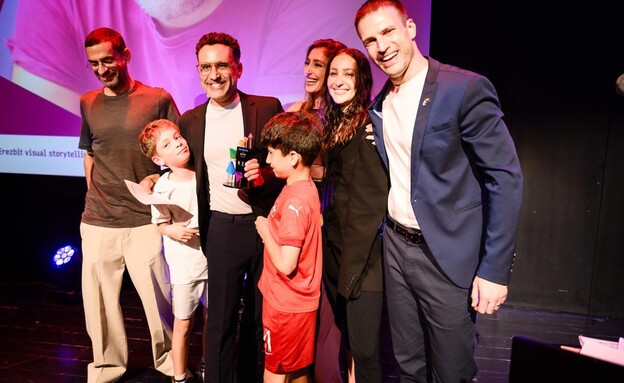 יניב ביטון מקבל את פרס גאוות השנה יניב ביטון מקבל את פרס גאוות השנה