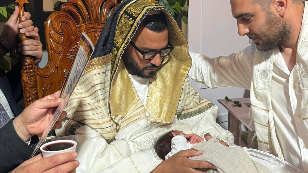 לא רק סנדק: המחווה המרגשת שקיבל איתי לוי באמצע ברית