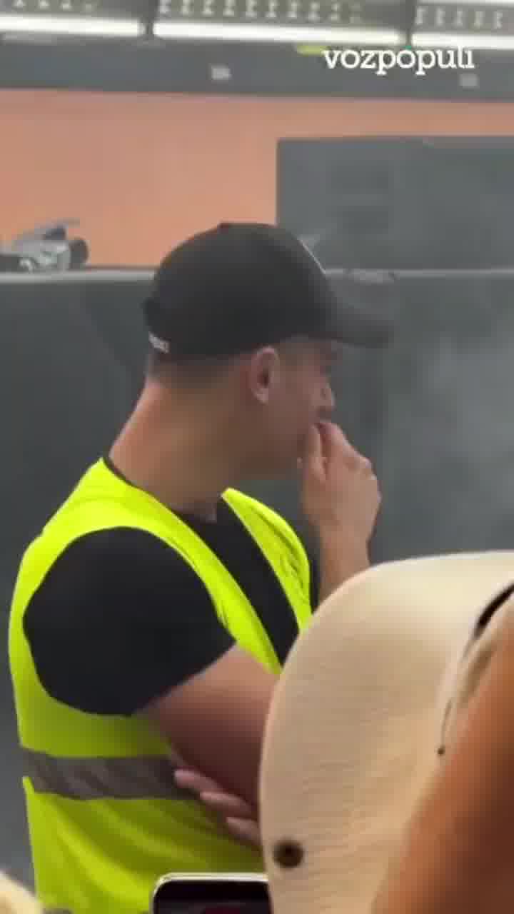 המאבטח בהופעה של באד באני במדריד שמראה כמה קשה זה להיות מעריץ בתפקיד