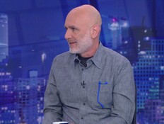 20 שנה אחרי הסרט, הבמאי בביקורת חריפה