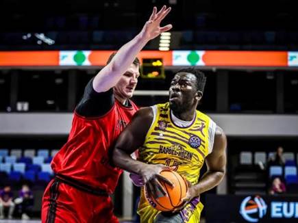 (FIBA)