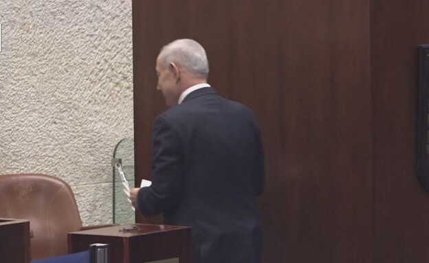 בנימין נתניהו מצביע בבחירות למבקר המדינה
