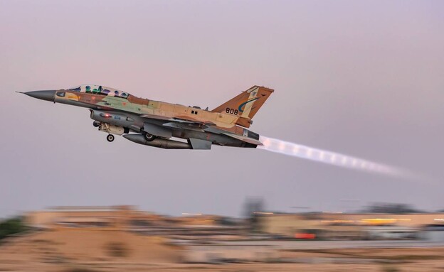 מטוסי קרב מסוג סופה (F-16I) בבסיס רמון