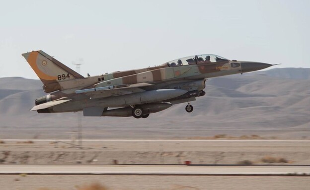 מטוסי קרב מסוג סופה (F-16I) בבסיס רמון