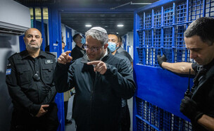 איתמר בן גביר בסיור בכלא (צילום: חיים גולדברג, פלאש 90)
