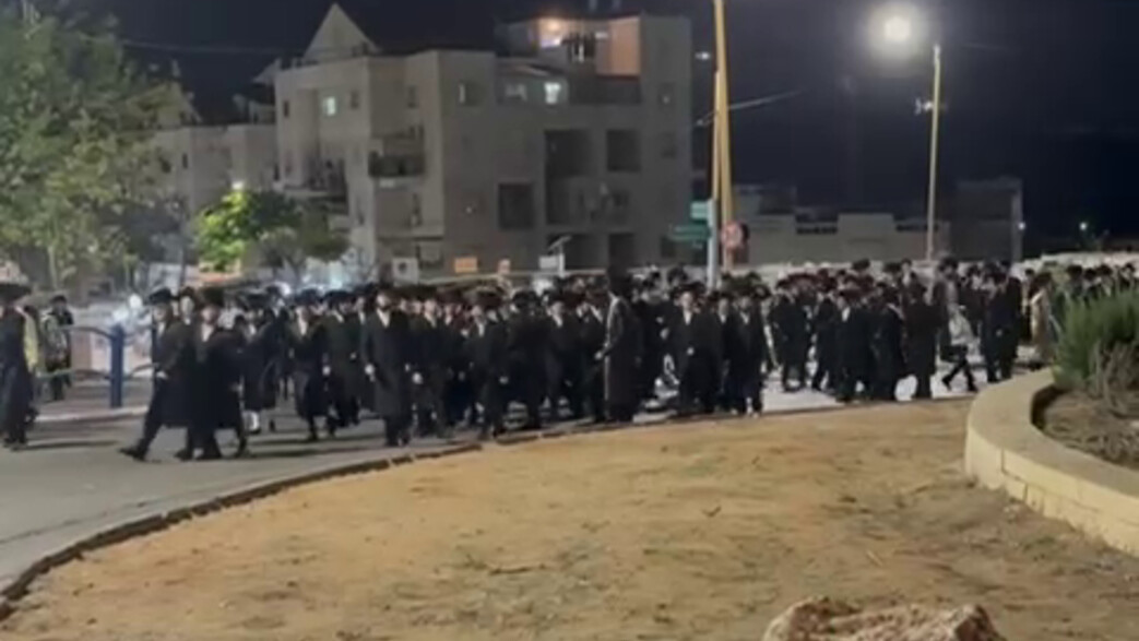 מאות מוחים - בשני מוקדים שונים: חרדים התעמתו עם שוטרים