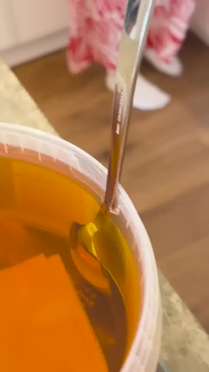 אנדרה אורטולף הגרמני שבר שיא גינס אחרי שאכל 1.27 ק"ג של דבש בדקה