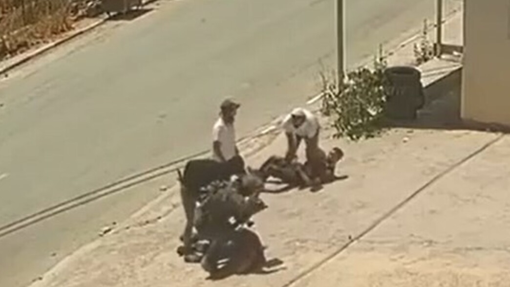 תיעוד פלסטיני: מתנחלים תוקפים פלסטינים בחווארה תיעוד פלסטיני: מתנחלים תוקפים פלסטינים בחווארה