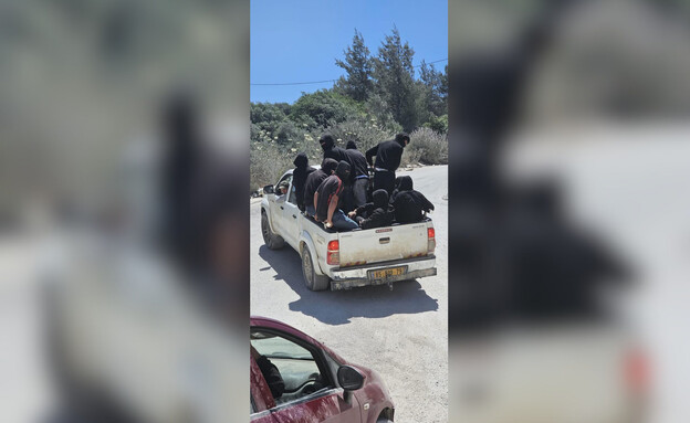 ישראלים רעולי פנים נכנסים לחווארה ישראלים רעולי פנים נכנסים לחווארה