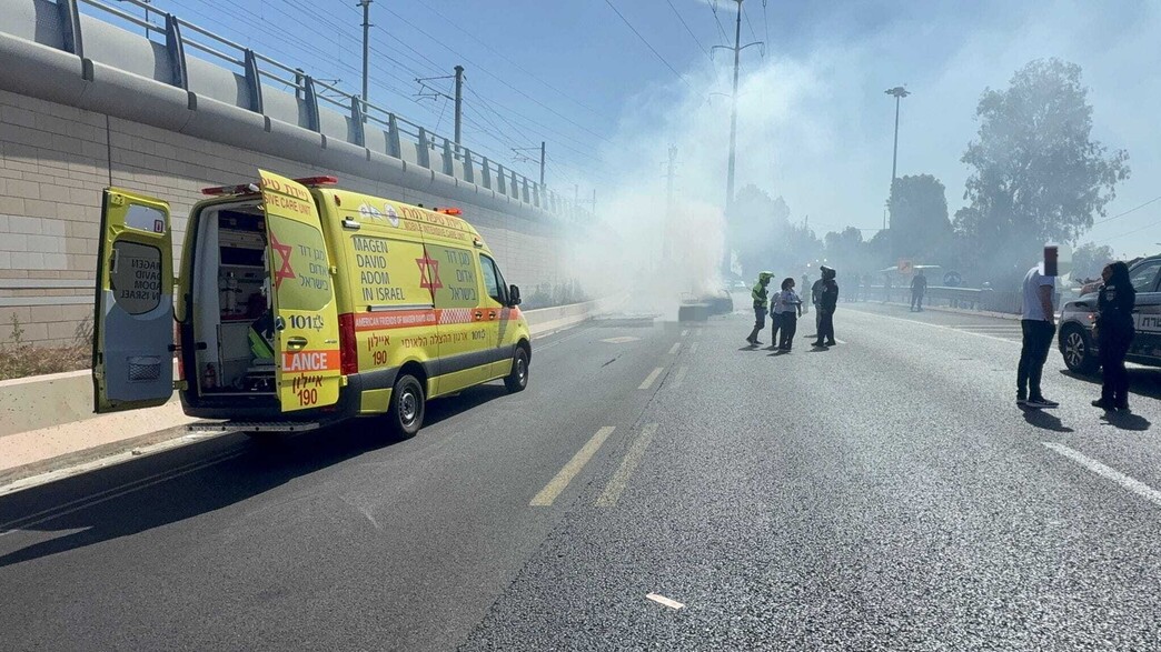 זירת פיצוץ הרכב במחלף חולון שבנתיבי איילון זירת פיצוץ הרכב במחלף חולון שבנתיבי איילון