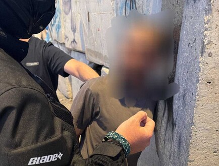 שוהה בלתי חוקי נעצר בחשד שדקר ושדד גבר בדירה בתל אביב