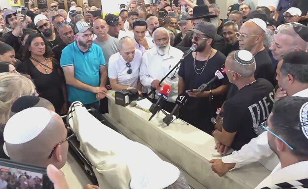 בר צברי בהלווייתו של ישי לוי ז"ל בר צברי בהלווייתו של ישי לוי ז"ל
