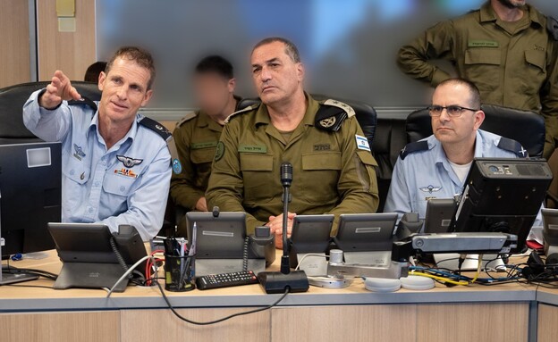 הרמטכ"ל ובכירי צה"ל מפקדים על תקיפות צה"ל באיראן הרמטכ"ל ובכירי צה"ל מפקדים על תקיפות צה"ל באיראן