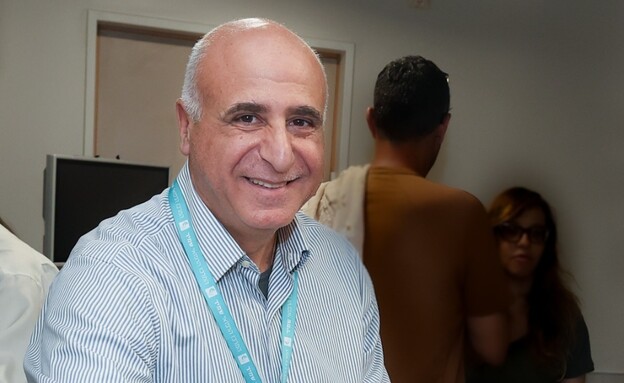 אילן יפתח עם נכדו (צילום: מרכז רפואי שמיר)