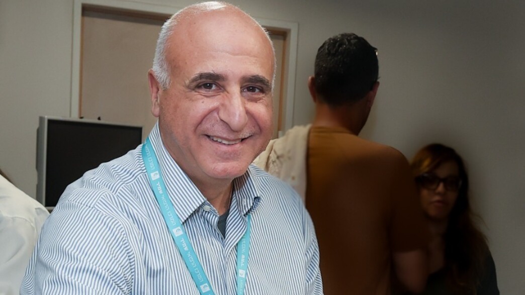 שעה אחרי שנולד נכדו הראשון, הוא הוריד בית חולים של
