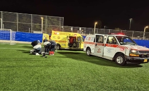התקף לב במגרש הכדורגל (צילום: באדיבות מד"א)