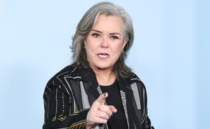 רוזי אודונל על השטיח הכחול בטקס פרסי הטוני 2026 (צילום: Jamie McCarthy/Getty Images)
