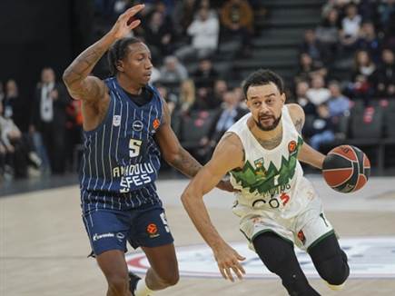 סייבן לי יצטרף לז`לגיריס קובנה (getty) סייבן לי יצטרף לז`לגיריס קובנה (getty)