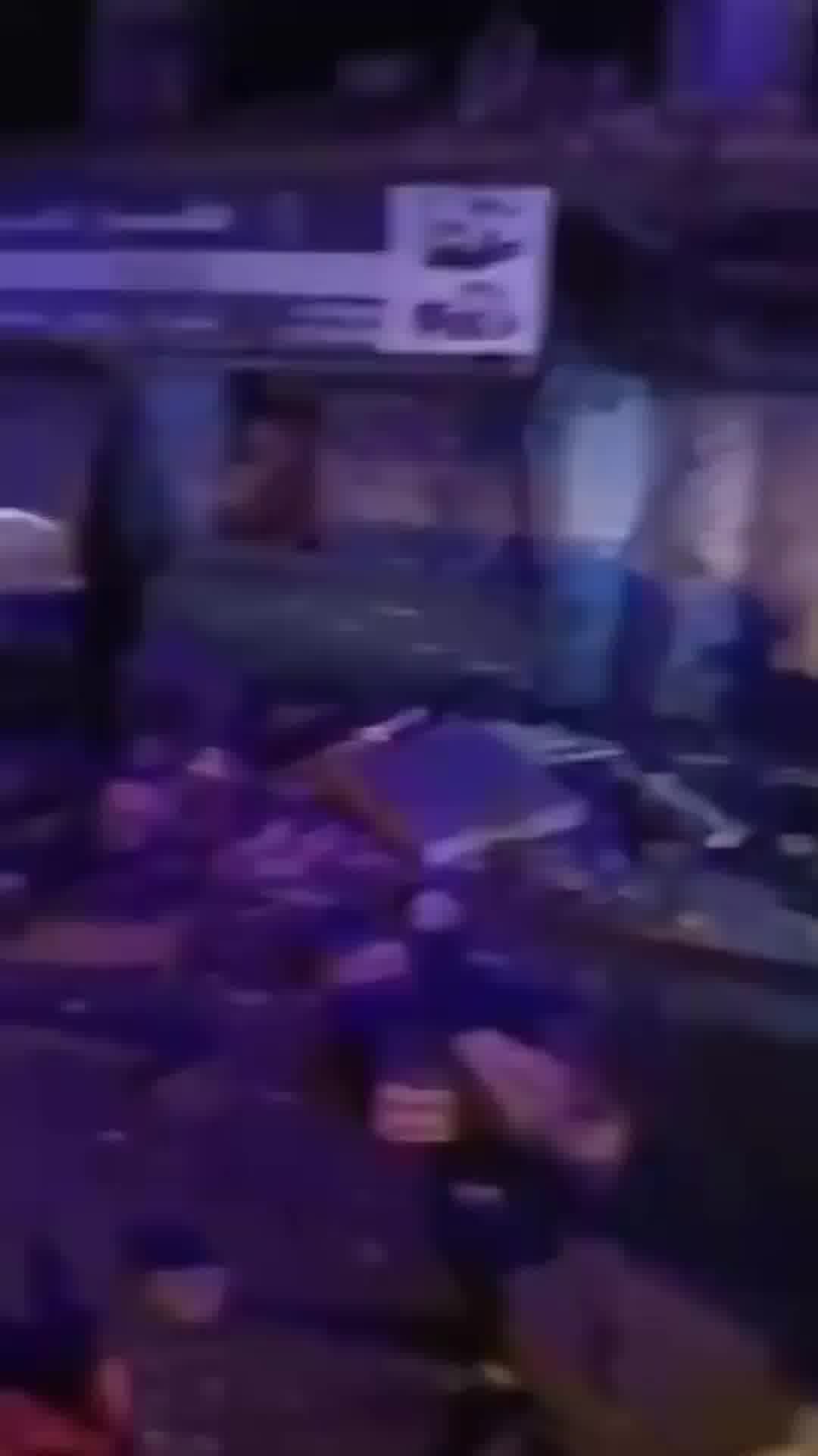 הרס רב לאחר הפגיעה ביעד חיזבאללה: עוברי אורח תיעדו את הרחוב שנתקף בצור שבדרום לבנון