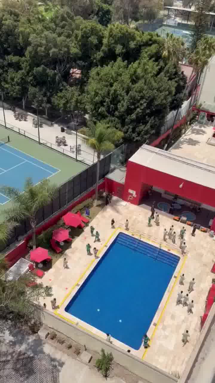 לא נעים: המתח סביב הגעתה הוביל את נבחרת איראן לערוך אימון בבריכה במלון שבו היא מתאכסנת במקסיקו