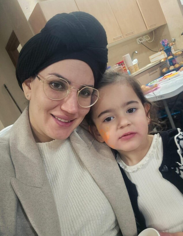 ספיר הודיה גבאי ובתה אוריה ספיר הודיה גבאי ובתה אוריה