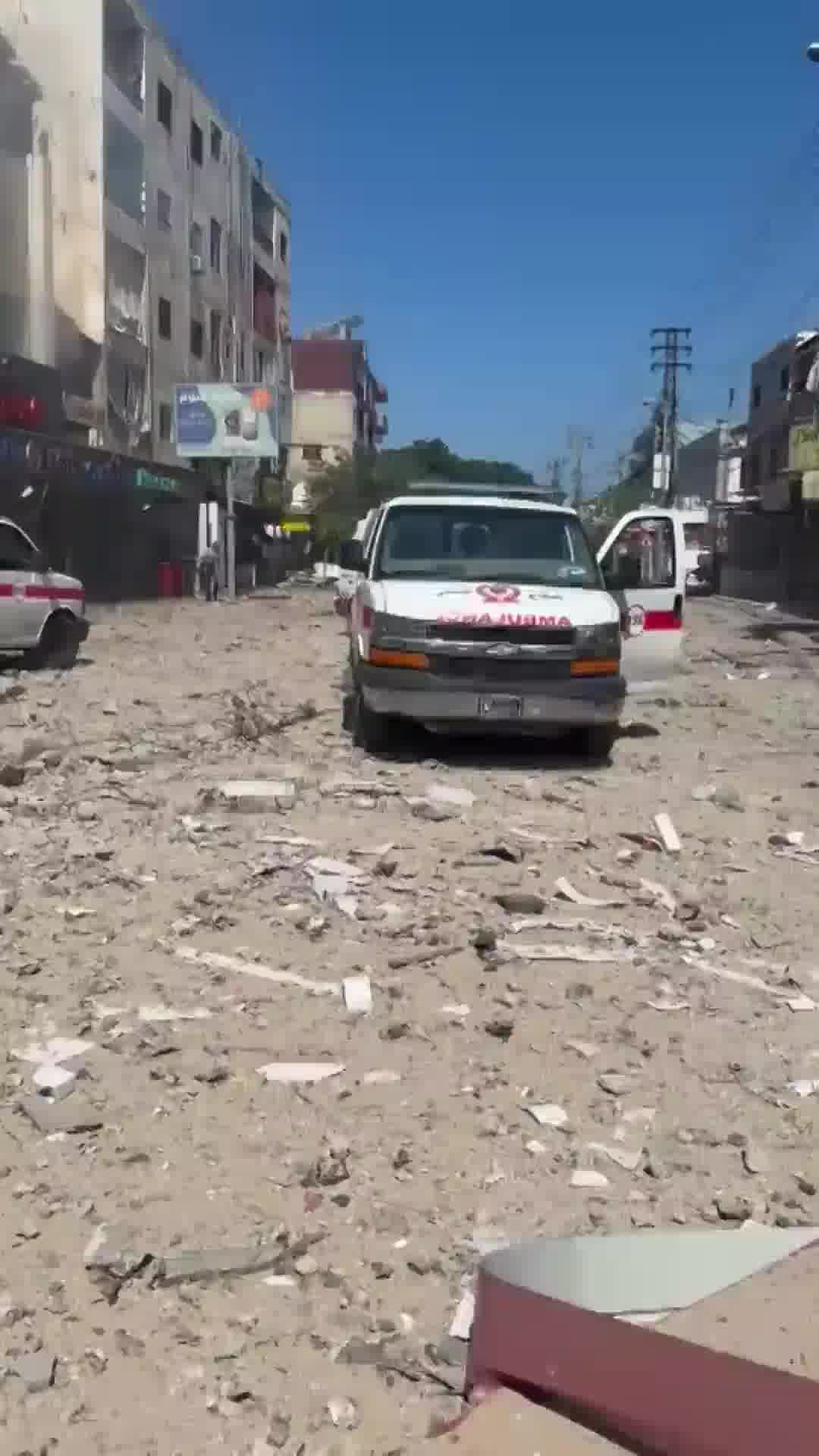 הרס רב בצור, שהייתה במוקד התקיפות של צה"ל ביממה האחרונה