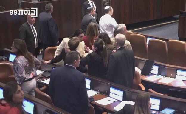 עימותים במליאה בהצבעה על הצעת חוק יסוד לימוד תורה עימותים במליאה בהצבעה על הצעת חוק יסוד לימוד תורה
