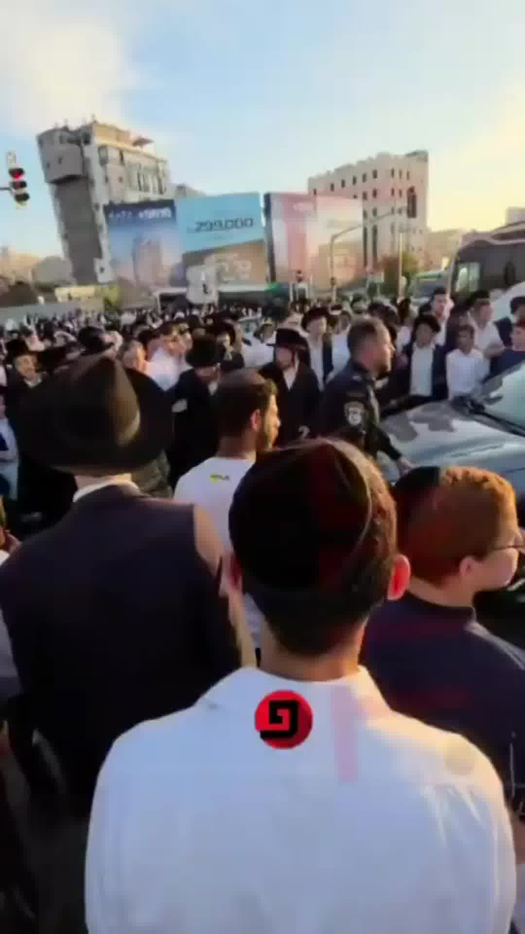 צעק "שיקצה" לשוטרת - וחטף מכות מהשוטרת ושוטר נוסף