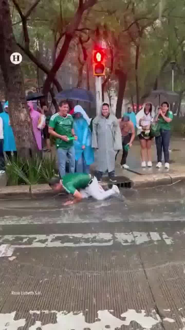 לנצח משחק ראשון במונדיאל זה מרגש, בטח אם אתה גם מארח אותו. תשאלו את המקסיקנים