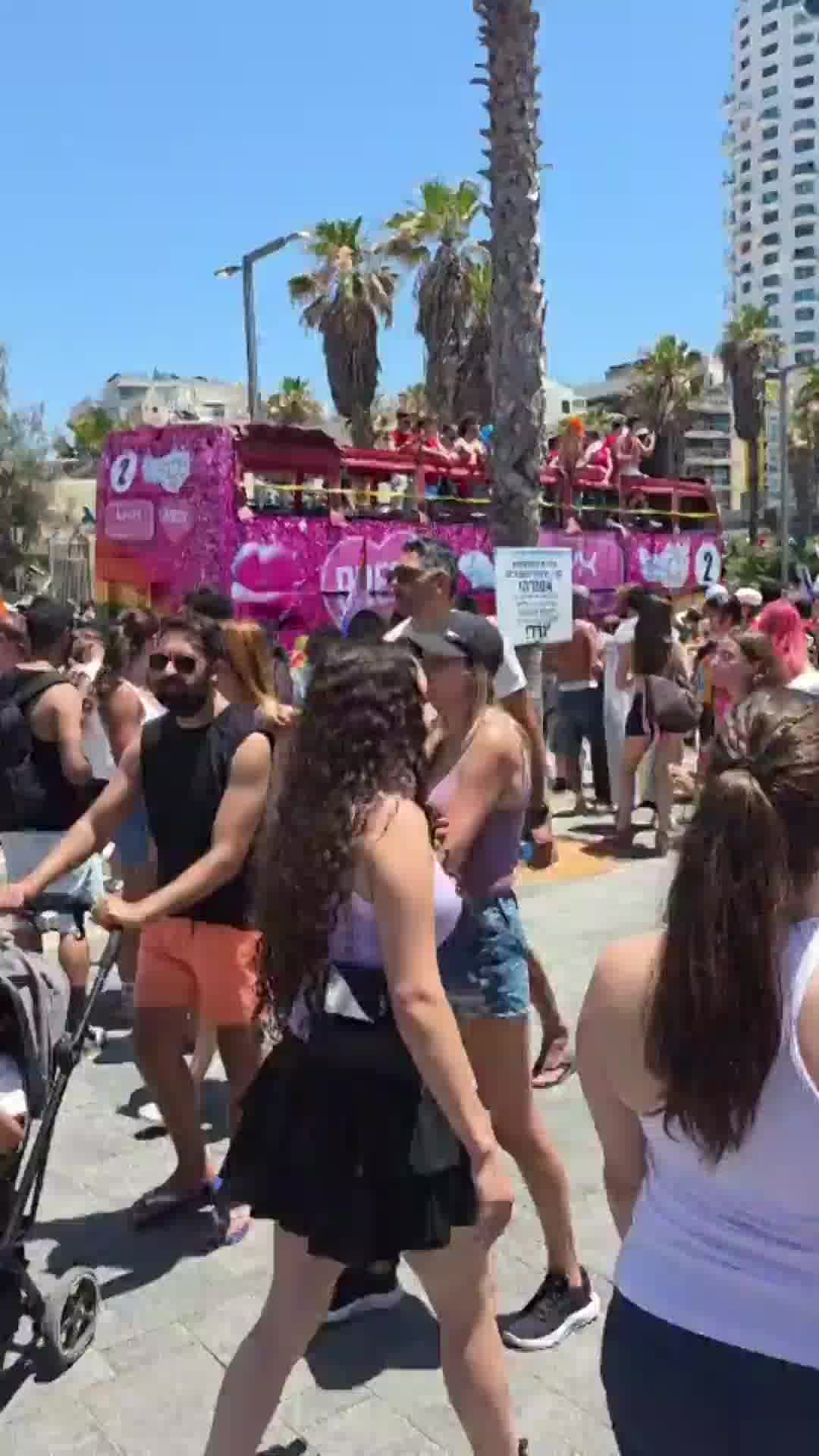 מצעד הגאווה בתל אביב יצא לדרך