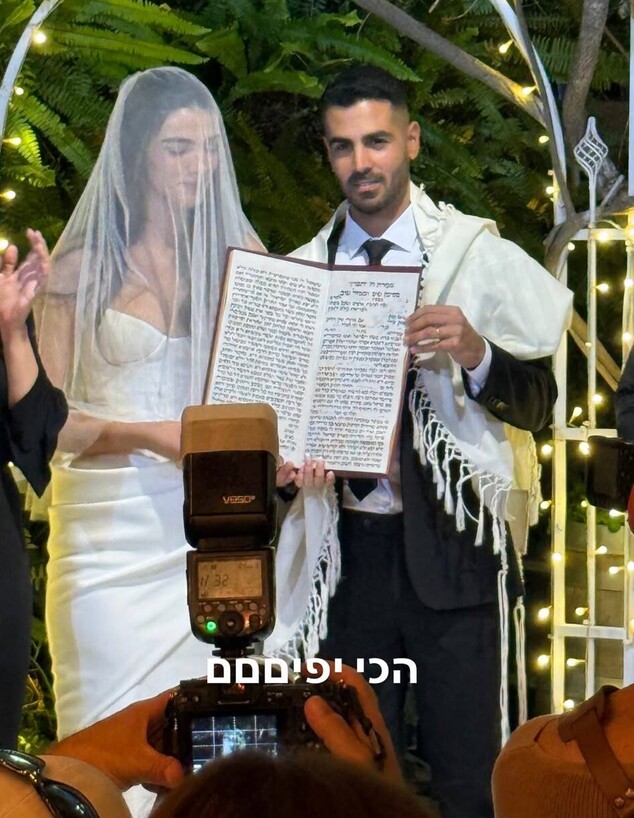 כוכב "חתונמי" מור זר נישא לבת זוגו סיון אור כוכב "חתונמי" מור זר נישא לבת זוגו סיון אור