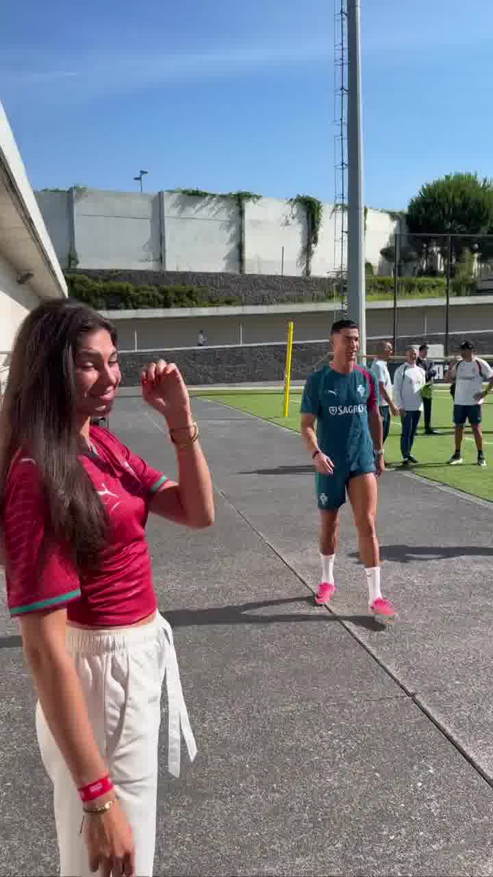 זה באמת אתה?! הרגע המרגש הזה שאת פוגשת את האדם שהערצת כל חייך