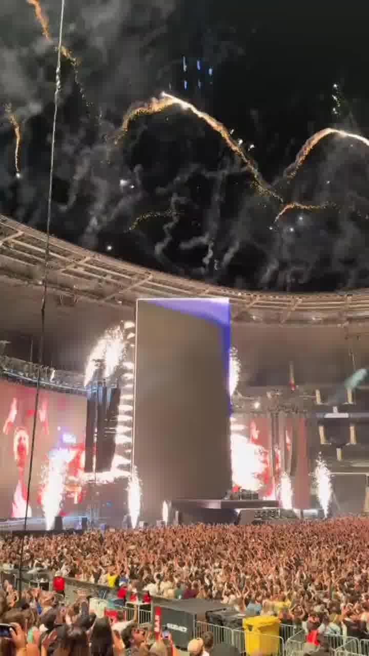 הביצוע המלא של ביבי רקסה ודיוויד גואטה ל-I’m Good בסטאנד דה פרנס