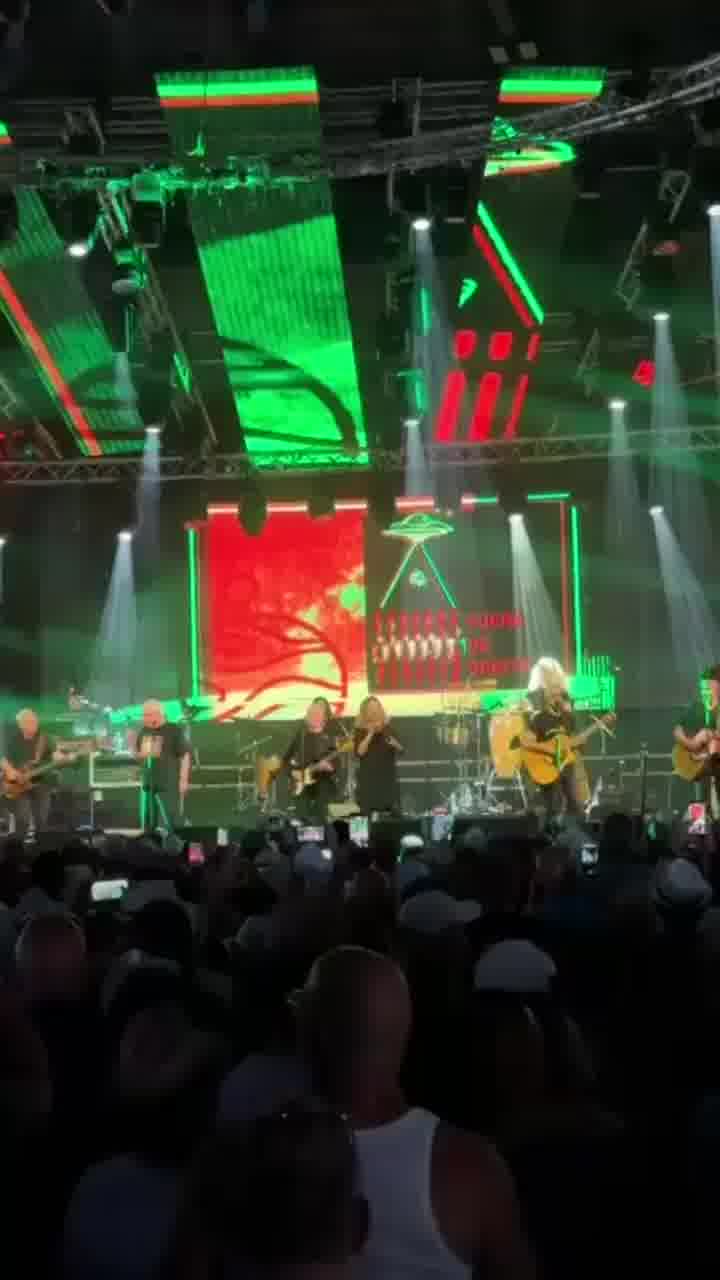 היום השלישי לפסטיבל: דני סנדרסון, גידי גוב וחברים (מזי כהן, אלון אולארצ׳יק ואפרים שמיר) בביצוע לשיר 