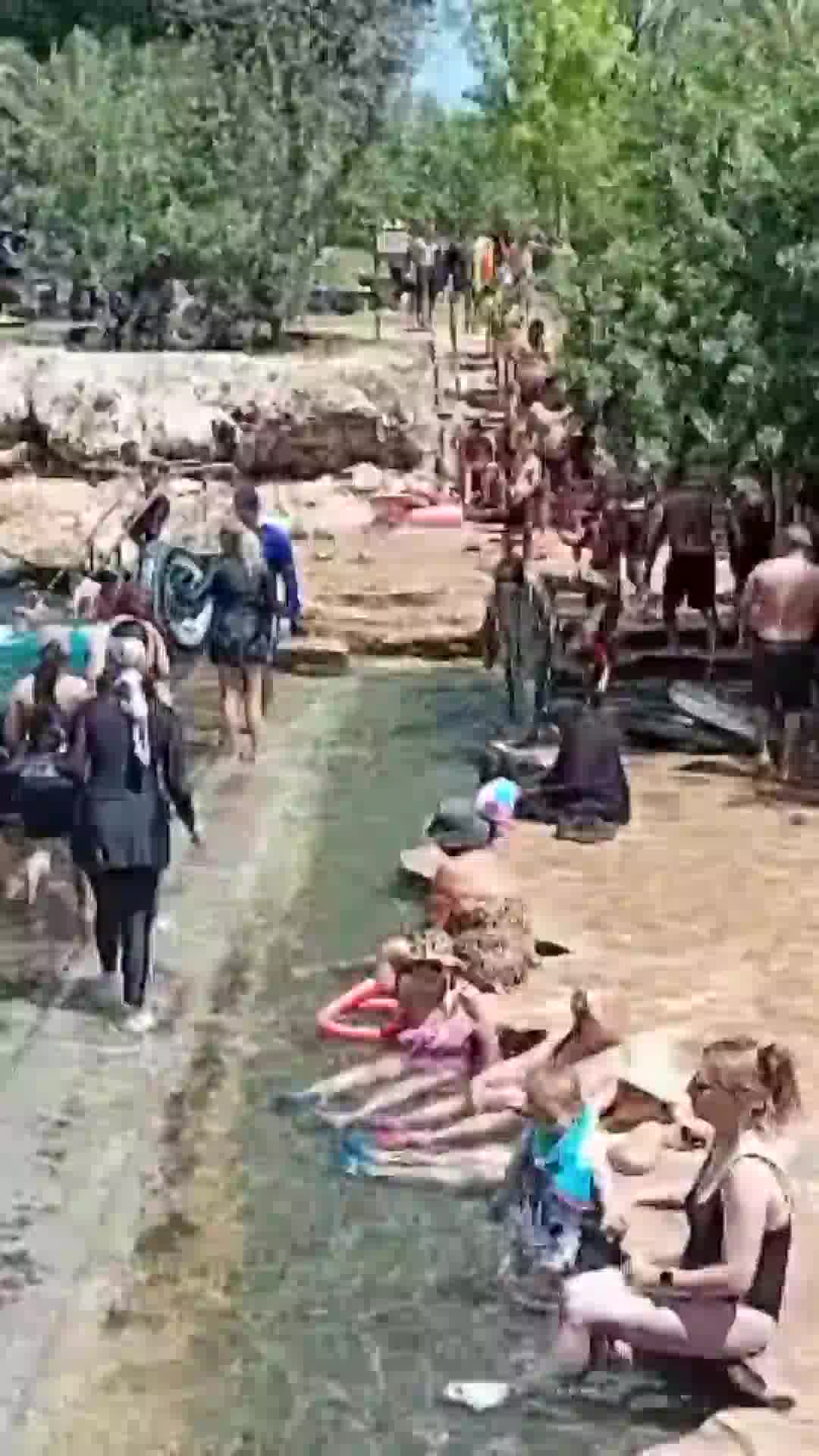 עומס מבקרים בגנים הלאומיים חוף בית ינאי, תל דור, פלמחים, גן השלושה ופארק המעיינות
