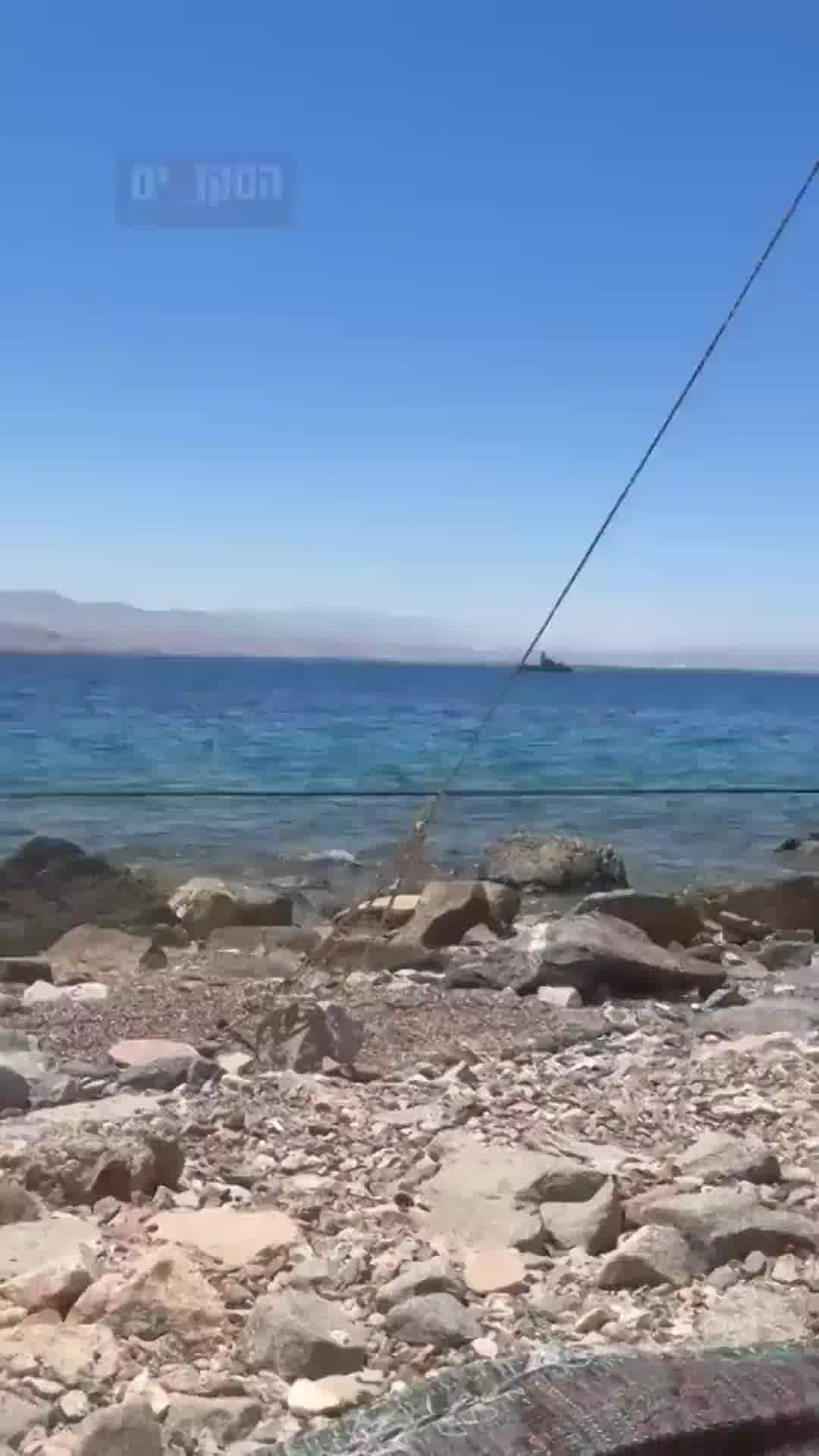 בהלה באילת: תושבים ונופשים בחופים הדרומיים בעיר מדווחים כי נשמעו יריות מכיוון הים