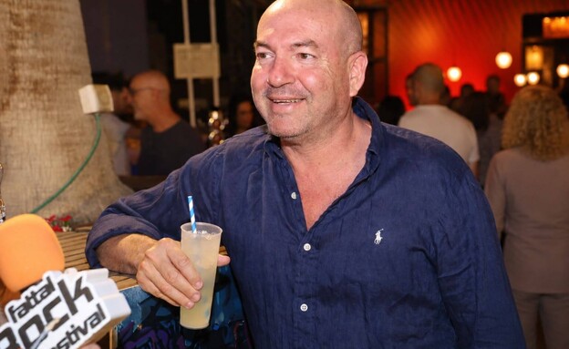 אייל ברקוביץ' ובת הזוג מיכל חזן חוגגים באילת אייל ברקוביץ' ובת הזוג מיכל חזן חוגגים באילת