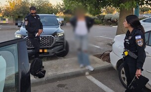 תפיסת גנבת רכבים (צילום: דוברות המשטרה)