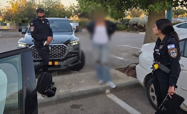 תפיסת גנבת רכבים (צילום: דוברות המשטרה)