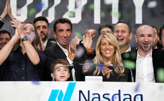 הנפקת איל מקיאג' (צילום: Nasdaq, Inc. / Vanja Savic 2023) הנפקת איל מקיאג' (צילום: Nasdaq, Inc. / Vanja Savic 2023)