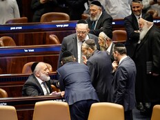 בייעוץ המשפטי מבולבלים, בליכוד ביקרו: "הם שוב ניצחו"