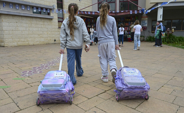 תלמידים חוזרים ללימודים אחרי הפסקת אש עם חיזבאללה בקצרין