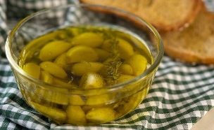 שום קונפי במיקרו (צילום: יעל קצב)