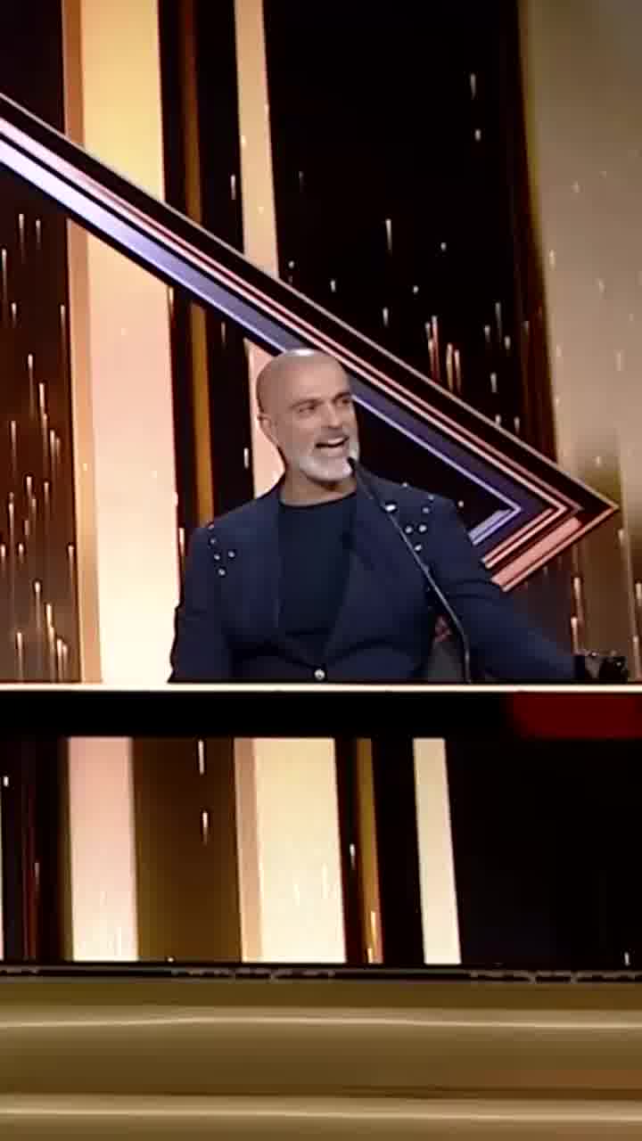 ככה עושים את זה: אלי מזרחי קם משולחן השופטים והניף את נינה באוויר