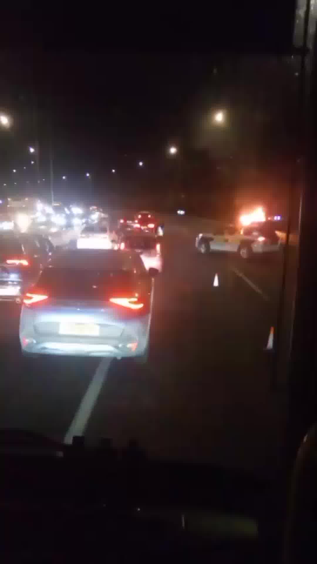 רכב עולה באש בכביש 1 לכיוון תל אביב