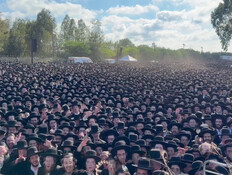 בשעות השיא: המוני חרדים מפגינים בשרון, פקקי ענק באזור